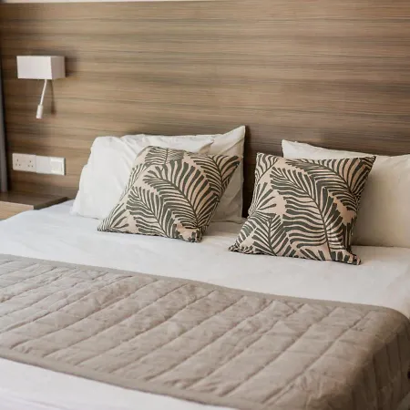 Perfect Holiday Home For Sunny Pool Days And Cosy Balcony Nights All Yours *