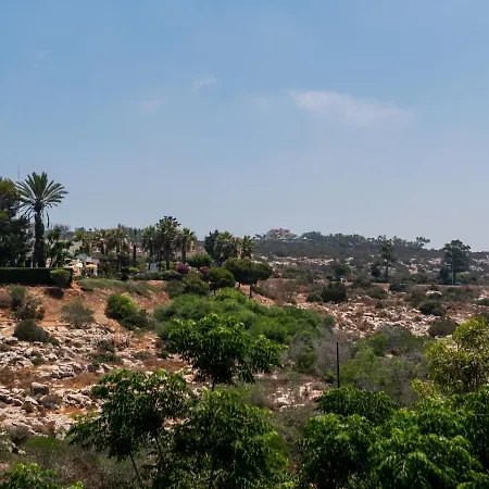 Perfect Holiday Home For Sunny Pool Days And Cosy Balcony Nights All Yours דירה איה נאפה