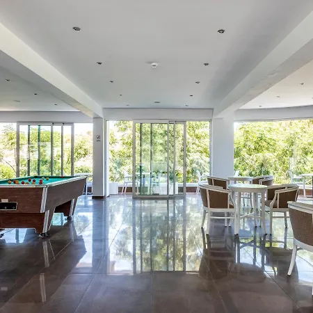 アパート Perfect Holiday Home For Sunny Pool Days And Cosy Balcony Nights All Yours *