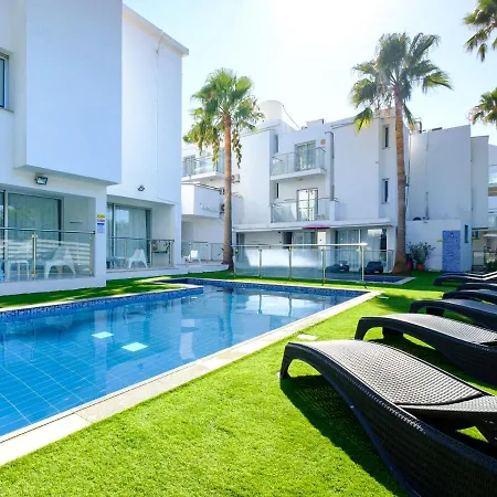 アパート Perfect Holiday Home For Sunny Pool Days And Cosy Balcony Nights All Yours