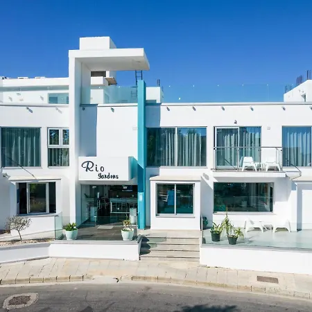 Perfect Holiday Home For Sunny Pool Days And Cosy Balcony Nights All Yours איה נאפה